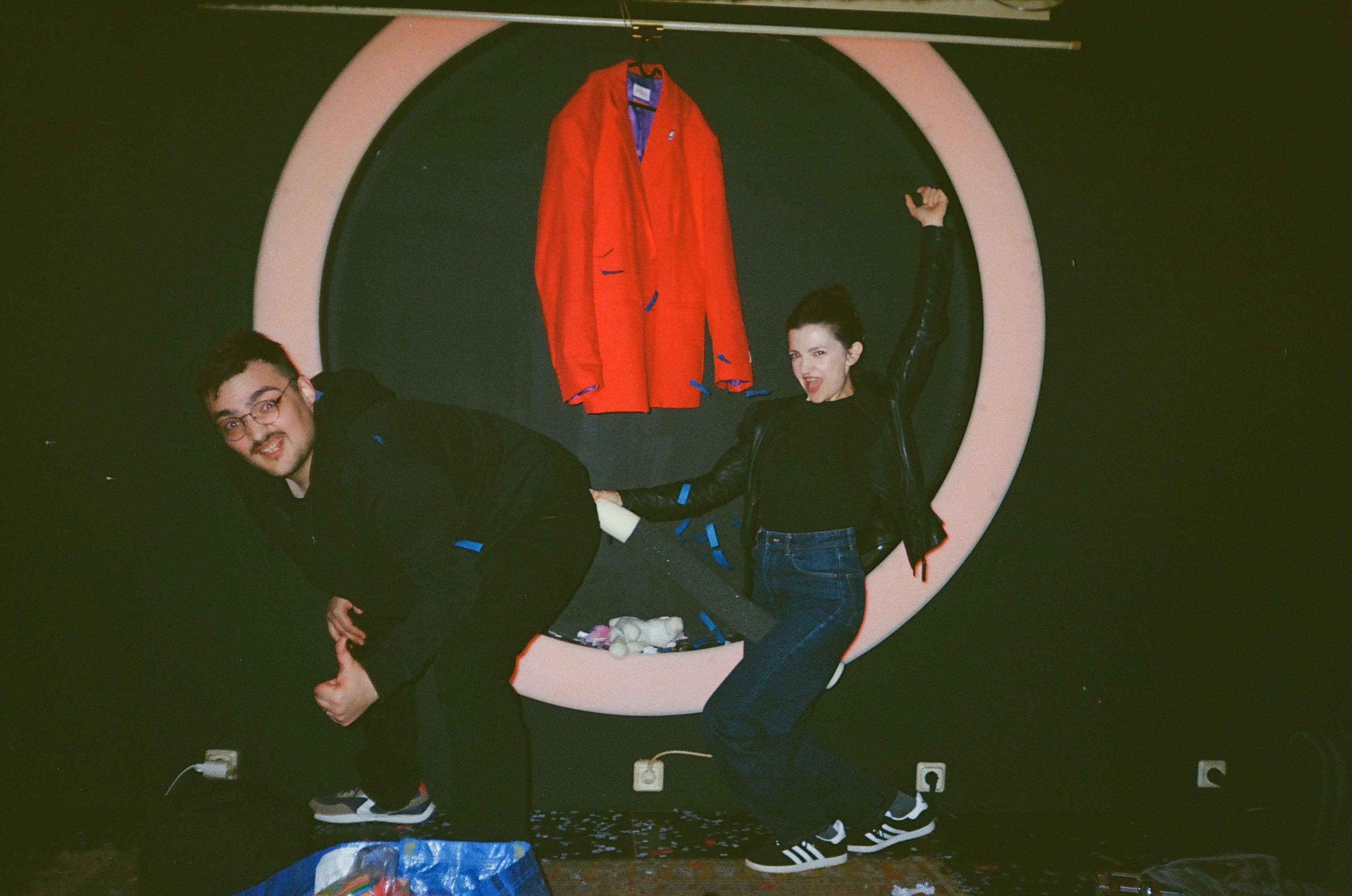 Prije – scena s publikum